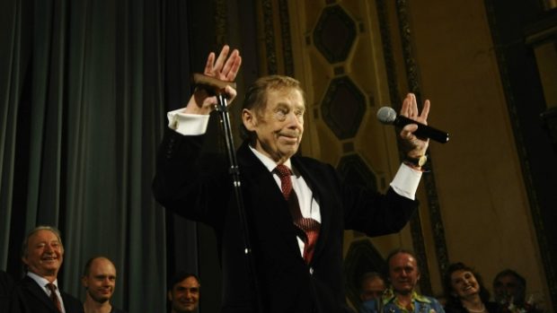 Václav Havel na premiéře svého filmu Odcházení
