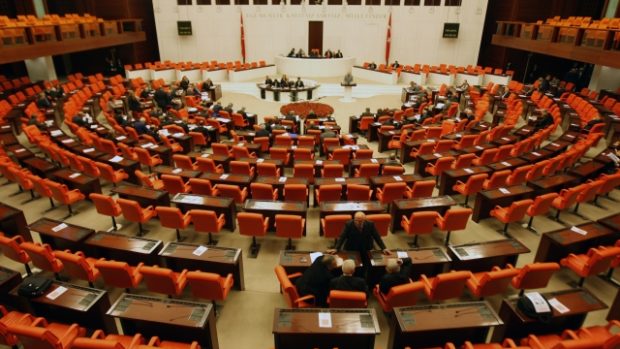 NATO turecký parlament