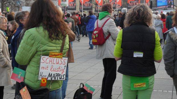 Tisíce lidí se ve Stuttgartu přišly rozloučit s koalicí CDU – FDP