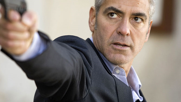 George Clooney ve filmu Američan