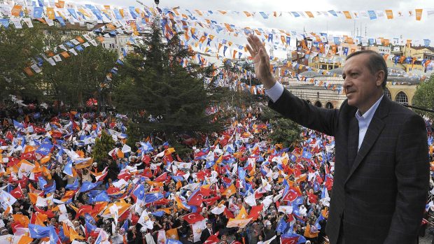 Turecký premiér Erdogan na předvolebním shromáždění v Kastamonu