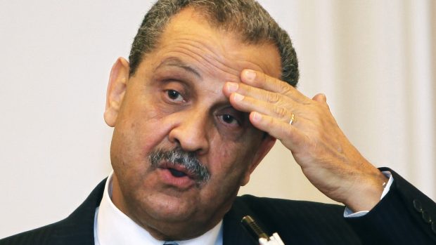 Šukrí Ghaním jako libyjský ministr pro ropu. Nyní na útěku ze země