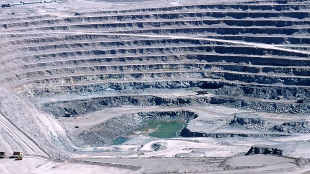 Měděný důl Chuquicamata v Chile, ilustrační obrázek