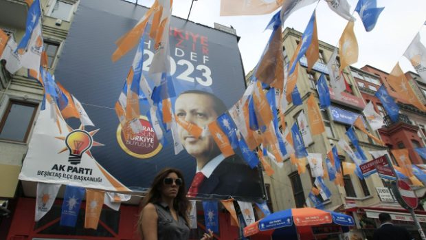 V tureckých volbách opět zvítězil Recep Tajip Erdoğan