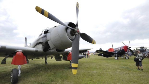 Na Memorial Air Show se představil i americký palubní bitevní letoun Douglas A-1 Skyraider používaný v poválečném období.