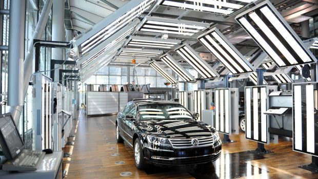 Skleněná továrna, manufaktura, kde se vyrábí Volkswageny Phaeton, Drážďany, Německo