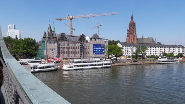 Císařský dóm ve Frankfurtu nad Mohanem připomíná bohatou historii města, které je dnes spojované spíše s obchodem a financemi