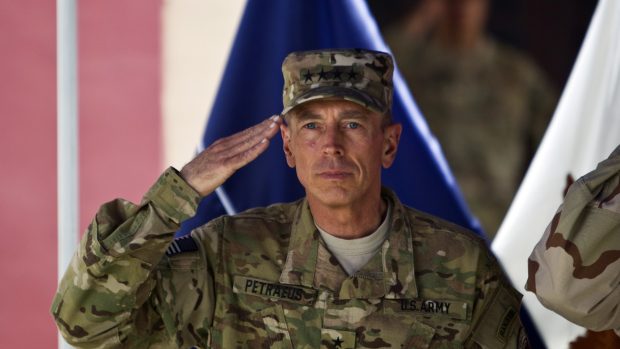 Odcházející generál David Petraeus. (Afghánistán)