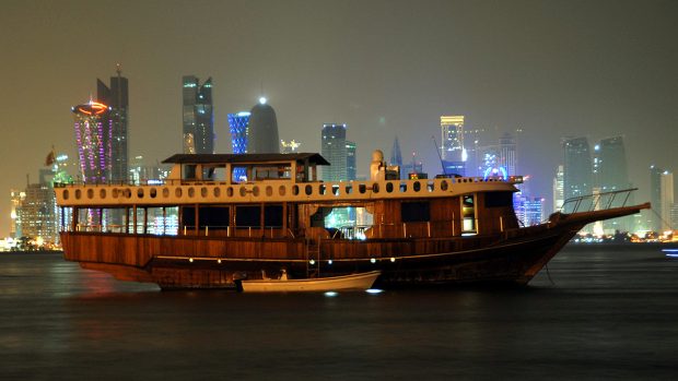 Loď u města Dauha v Kataru