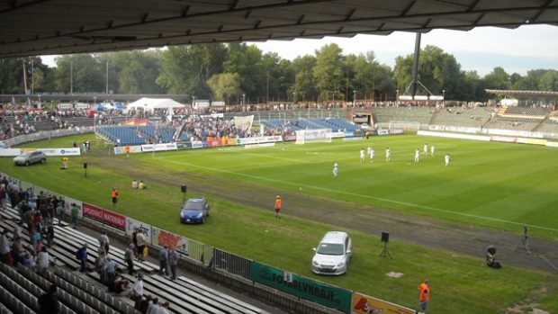 V době, kdy kotel nejvěrnějších fanoušků zatleskal hradeckým fotbalistům, byla už většina diváků dávno na cestě domů