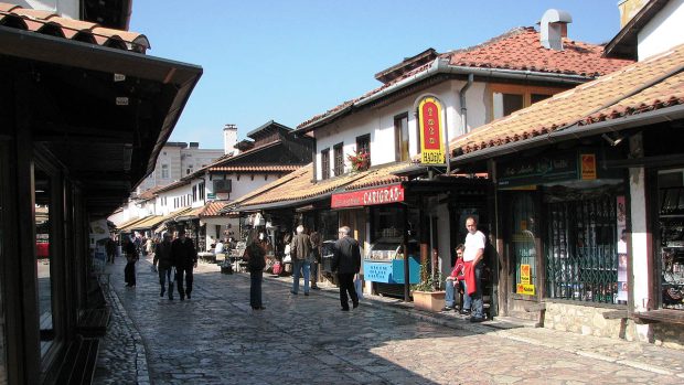 V ulicích Sarajeva to stále žije čilým ruchem