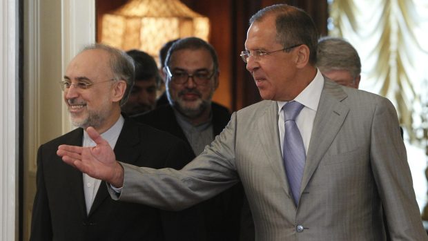 Ruský ministr zahraničí Sergej Lavrov a jeho íránský protějšek Alí Akbar Sálehí