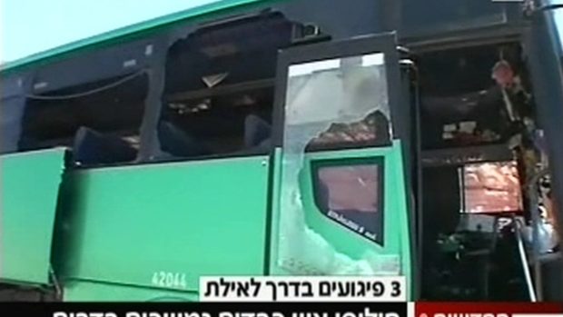 Izraelský linkový autobus napadený teroristy poblíž egyptských hranic.