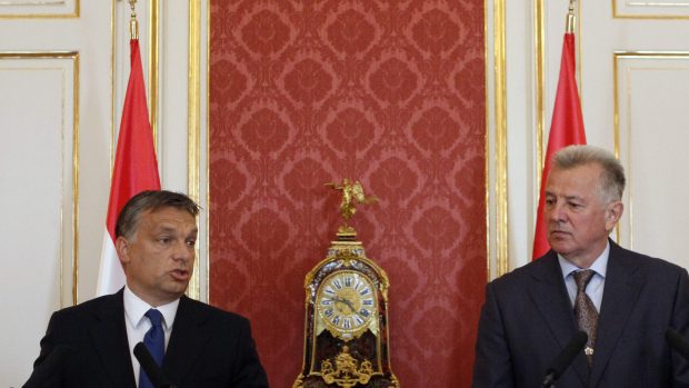 Maďarský premiér Viktor Orbán (vlevo) a prezident Pál Schmitt