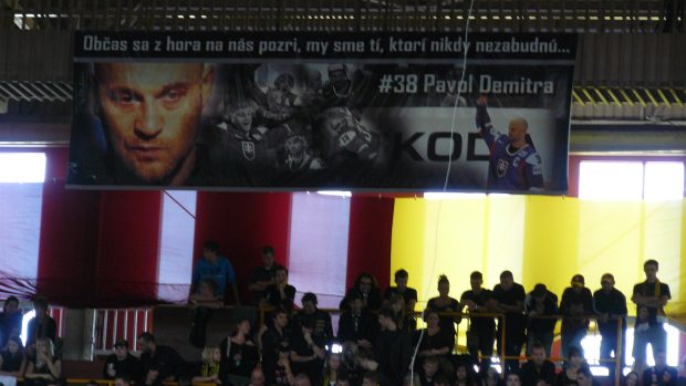 Fanoušci se loučí s tragicky zesnulým hokejistou Pavlem Demitrou