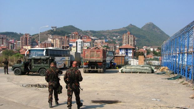 Kosovští Srbové odmítají hraniční přechody uvolnit navzdory oficiální dohodě mezi Bělehradem a Prištinou