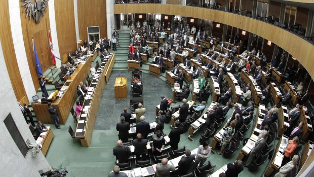 Rakouský parlament schválil nová pravidla finančního záchranného fondu