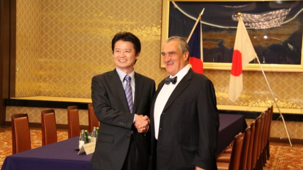 Český ministr zahraničí Karel Schwarzenberg se setkal se svým japonským protějškem Koičiró Genbou