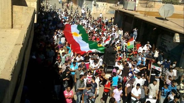 Smuteční procesí se v Sýrii změnilo v masovou demonstraci