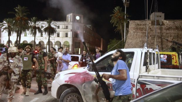Libyjci slaví zatčení Mutásima Kaddáfího