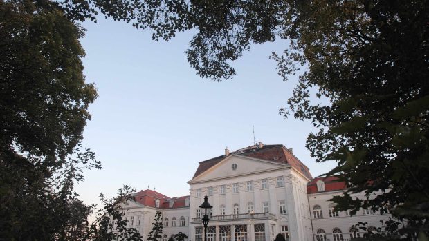Vídeňský palác Wilhelminenberg, ve kterém docházelo v době, kdy byl dětským domovem, k opakovanému znásilňování dětí