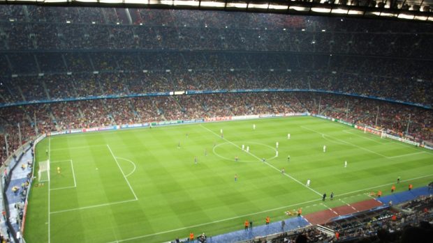 Divadlo začíná, fotbalisté Plzně předhozeni na Nou Campu Barceloně