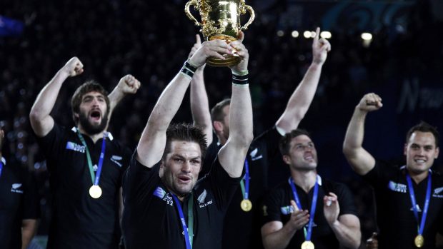Ragbisté Nového Zélandu s trofejí pro mistry světa a zlatými medailemi