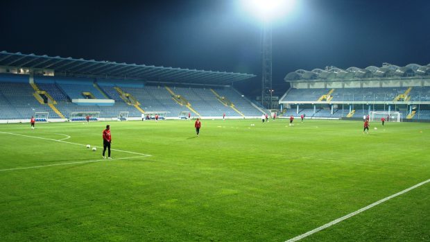 Stadion pod Goricom už si Češi vyzkoušeli, ale bez 12 tisíc vášnivých fanoušků