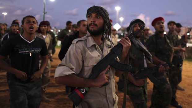 Některé povstalecké frakce v Libyi se obrátily proti sobě