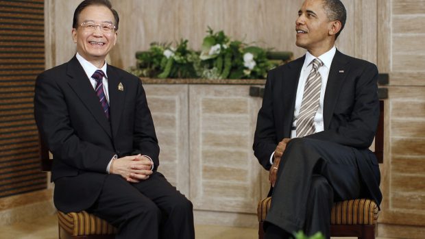 Čínský premiér Wen Ťia pao a americký prezident Barack Obama na mimořádné schůzce