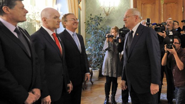 Slovenský prezident Ivan Gašparovič (vpravo) se zástupci lékařských odborů