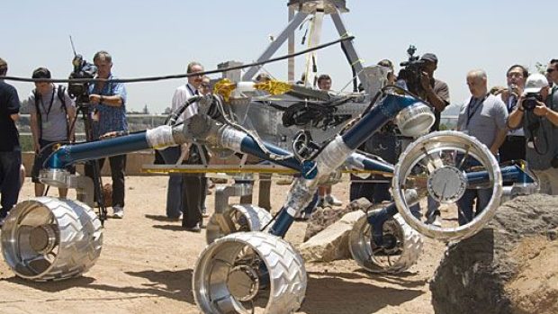 Zkoušky pohyblivosti vozítka Curiosity na Zemi