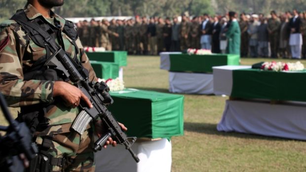 Pohřeb 24 pákistánských vojáků, kteří zahynuli při náletu USA