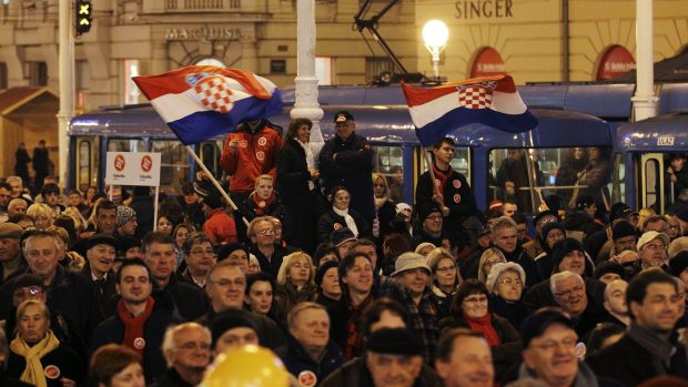 Mítinkem opozice na záhřebském hlavním náměstí skončila předvolební kampaň. V neděli jdou Chorvaté k volbám.