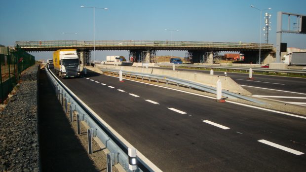 Stavba mostu přes dálnici D1 u Říčan, EXIT 11