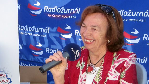 Livia Klausová u mikrofonu Radiožurnálu