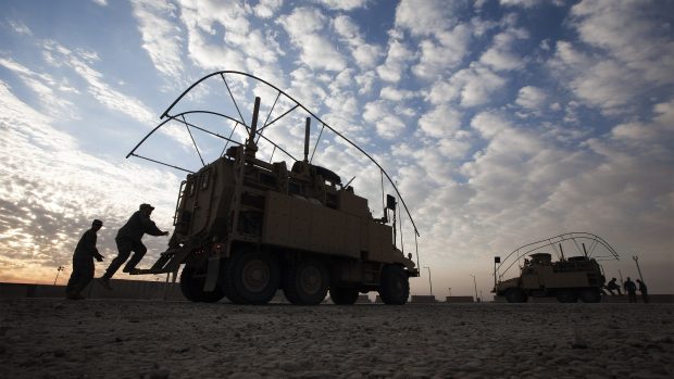 Americký konvoj opouští základnu v Iráku