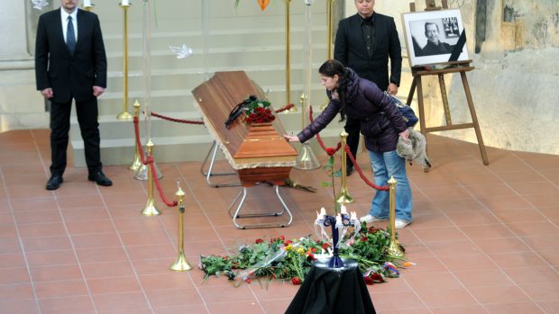 Vystavení rakve s tělem zesnulého Václava Havla.