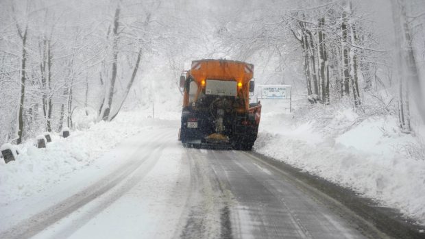 Sněhová vánice komplikuje dopravu i na silnicích v Ústeckém kraji