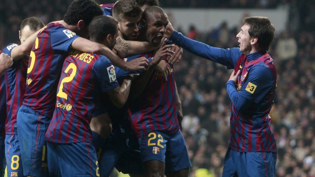 Fotbalisté Barcelony slaví výhru nad Realem Madrid v prvním zápase čtvrtfinále domácího poháru