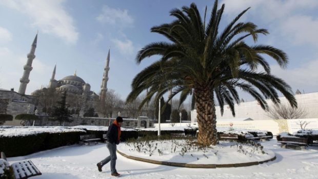 Istanbul se už třetí den potýká se sněhem