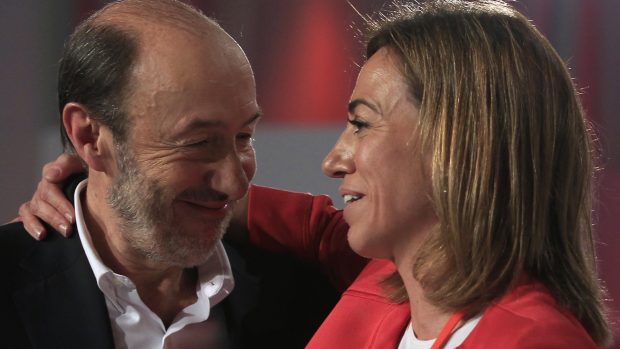 Socialističtí kandidáti na post šéfa Alfredo Pérez Rubalcaba (vlevo) a Carmen Chaconová