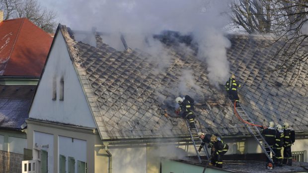 Požár vypukl v podkroví azylového domu v České Lípě