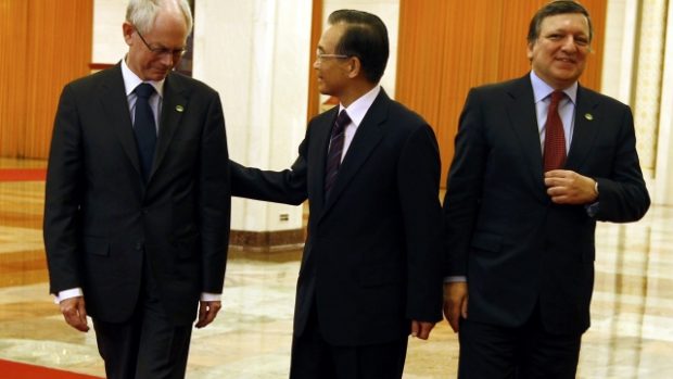 Čínský premiér Wen ťia pao s předsedou Evropské rady Hermanem Van Rompuyem a předsedou Evropské komise José Manuelem Barrosem