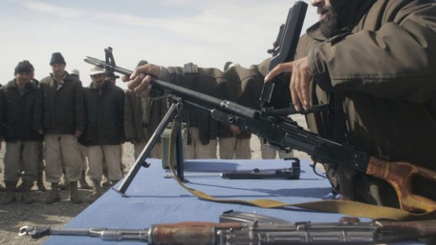 Školení afghánských mužů, kteří chtějí pracovat pro bezpečnostní složky
