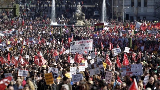V Madridu se sešly tisíce demonstrantů