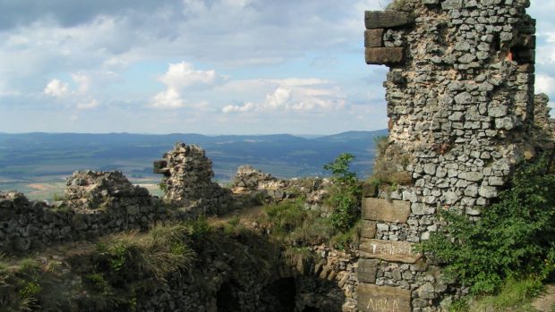 Zřícenina hradu Ralsko nedaleko Mimoně