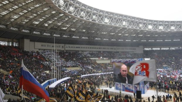 Shromáždění na podporu Putinovy prezidentské kandidatury na stadionu Lužniky v Moskvě