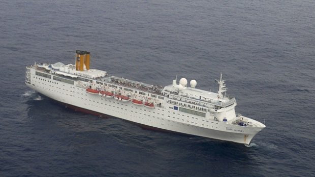 Výletní loď Costa Allegra uvízla v Indickém oceánu poté, co strojovnu zachvátil požár
