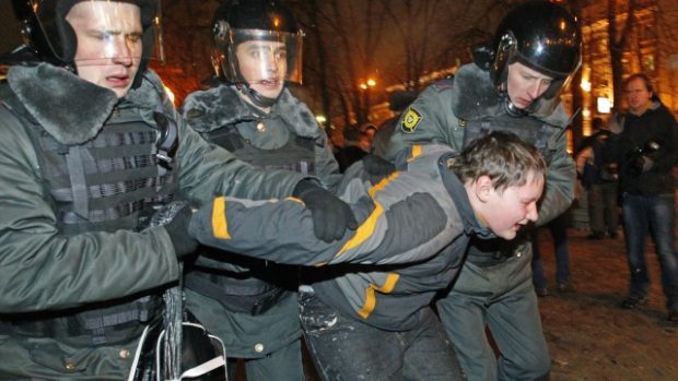 Policisté v Moskvě pozatýkali na 250 demonstrantů, včetně lídrů opozice